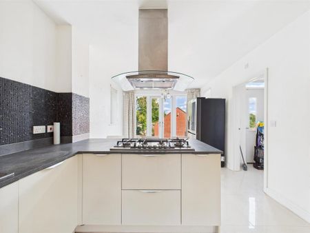 5 bedroom detached house to rent - Photo 5