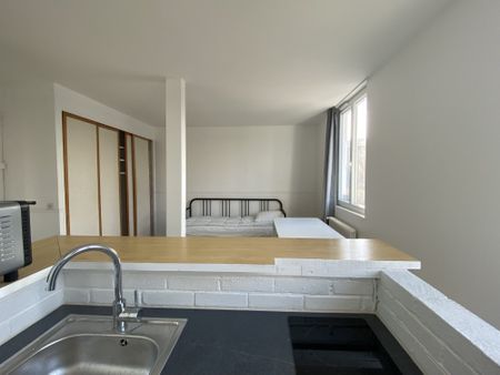 Location Appartement 1 pièce 24m² PARIS 8ème - Photo 4