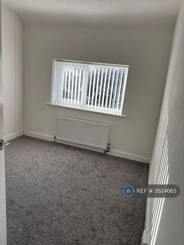 3 bedroom terraced house to rent - Photo 2