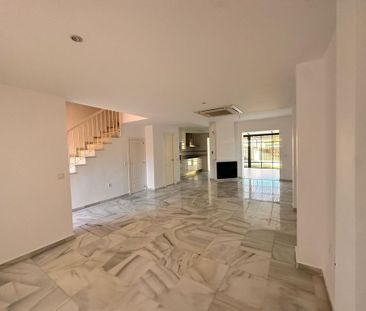 4 room luxury House for rent in El Puerto de Santa María, Spain - Photo 3