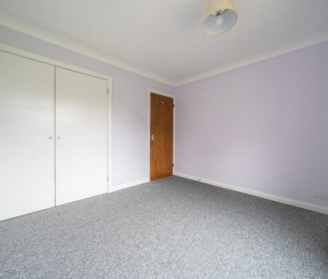 3 bedroom detached bungalow to rent - Photo 3