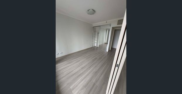 Superbly Positioned 1 Bedroom Unit - Photo 1