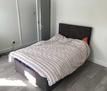 4 bedroom terraced house to rent - Photo 5