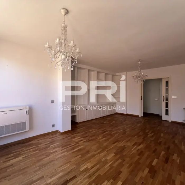 Dúplex en alquiler en Calle San Antón, cerca de Calle de Alhamar - Photo 1