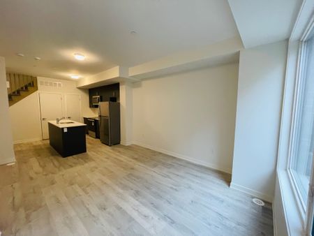 For Lease - 3425 Ridgeway Drive Unit# 15, Mississauga, Ontario - Photo 3