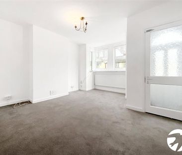 3 bedroom end of terrace house to rent - Photo 3