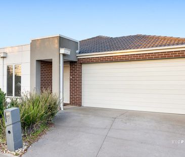 Charming Family Home in Alamanda K-9 College School Zone - Photo 1