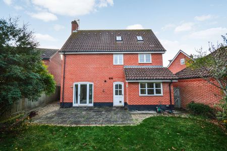 4 bedroom detached house to rent - Photo 3