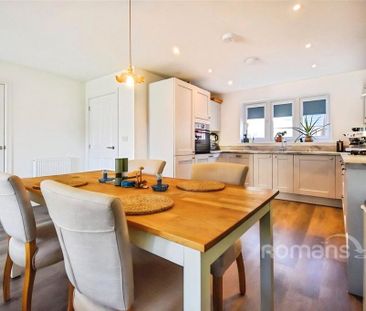 3 bedroom semi-detached house to rent - Photo 3