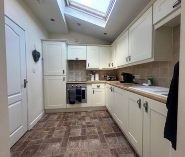 2 bedroom cottage to rent - Photo 1