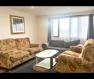 2 Bed Flat, Sullivan Court, SW5 - Photo 2