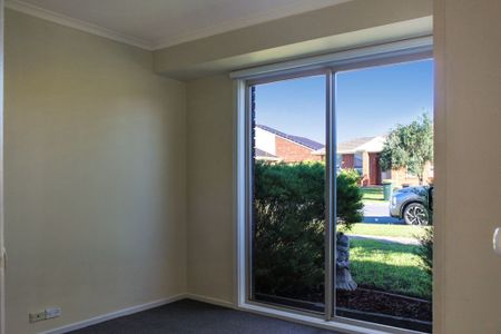 FAMILY HOME WITH LARGE YARD - Photo 3