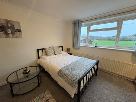 HOUSE SHARE Talbot Drive - Photo 2