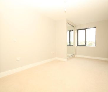 3 bedroom flat to rent - Photo 6