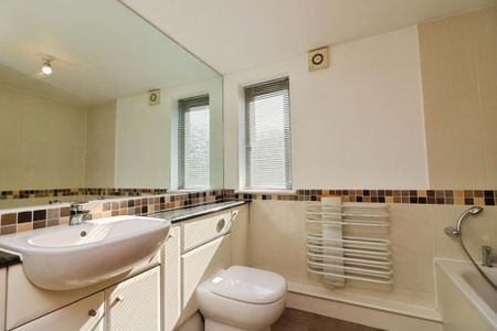 2 bedroom flat to rent - Photo 5