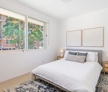 Top floor apartment in prime location - Photo 3