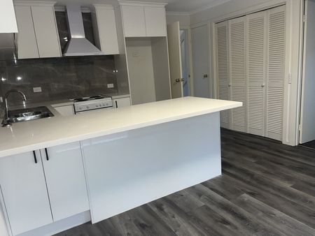 FOUR BEDROOM TOWNHOUSE - Photo 4