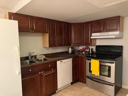 For Lease - 89 Old Colony Road Unit# basement Apartment, Richmond Hill, Ontario - Photo 2