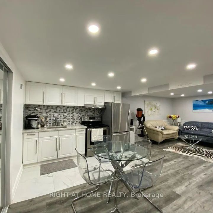 60 SANDRIFT SQUARE - Photo 1