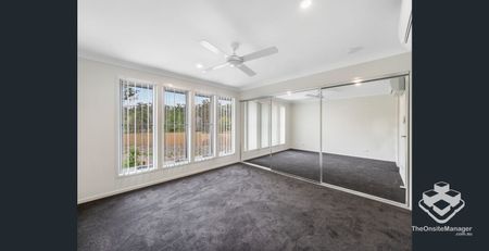 Modern Townhouse for Rent - Photo 2