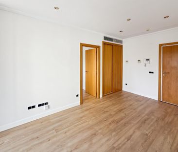 Piso de alquiler en Calle de la Infanta Mercedes, Cuatro Caminos - ... - Photo 4