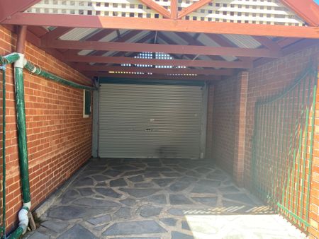 Spacious Character Home with Generous Private Yard - Photo 2