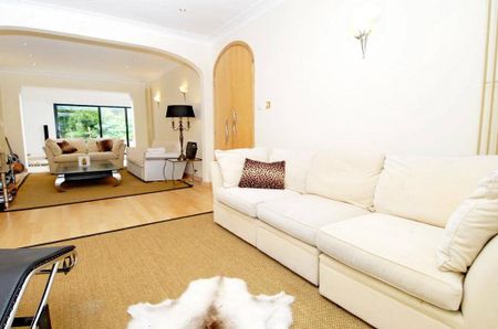5 bedroom detached house to rent - Photo 3