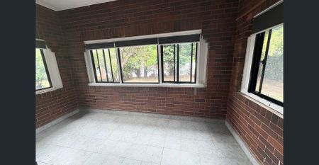 Special 2 Bedroom + Study House in a Premier Location - Photo 2