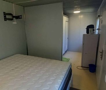 1 bedroom, self contained furnished unit. - Photo 3