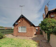 1 BEDROOM Bungalow - Detached - Photo 2