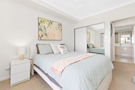 Stylish One Bedroom Apartment in a Prime Location - Photo 2