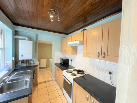 1 bedroom in a house share to rent - Photo 5