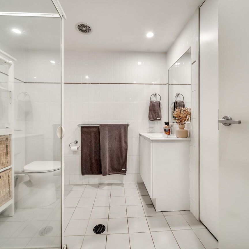 Light & Bright in the heart of Gungahlin - Photo 1