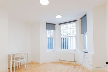 BILLS INCLUDED - Modern One-Bedroom in Cheniston Gardens, Kensington, London W8 - Photo 4