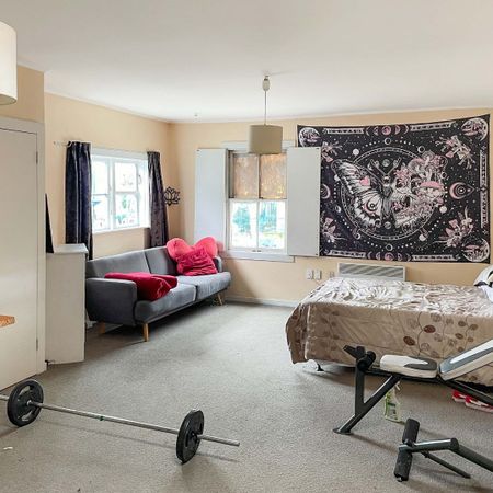 Charming Studio in the Heart of Newtown - Photo 3