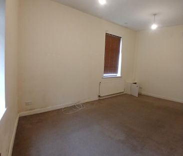 3 bedroom end of terrace house to rent - Photo 1