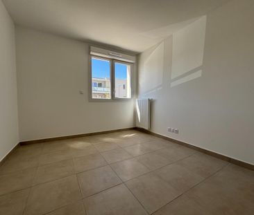 Location Appartement 2 pièces LES ANGLES 30133 - Photo 2
