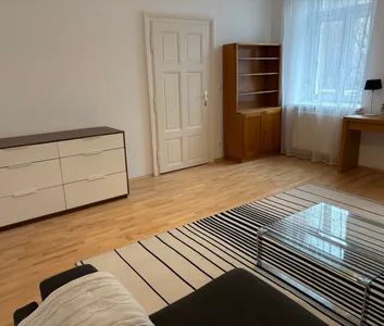 Zentral, voll möbliert mit Terrasse; central, fully furnished with terrace - Photo 2