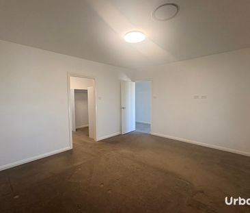 Stunning Family Home for Lease in Greta! with Solar Panels and back... - Photo 4