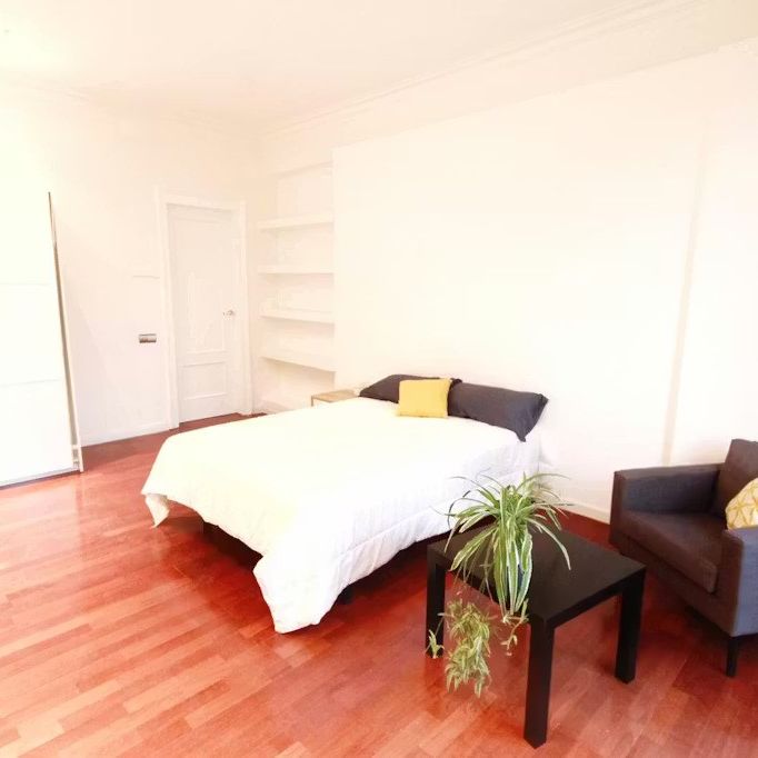 Carrer del Consell de Cent, Barcelona, Catalonia 08009 - Photo 1