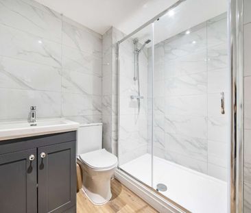 Well-presented one-bedroom apartment with open-plan living and sepa... - Photo 6