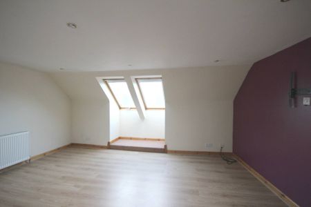 Flat 2, 24 High Street, - Photo 5