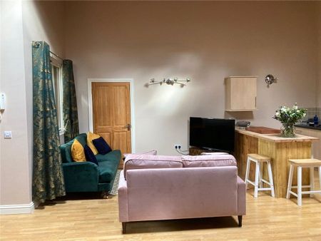 Spacious unfurnished first floor flat in a rural location with MOST BILLS INCLUDED. - Photo 2