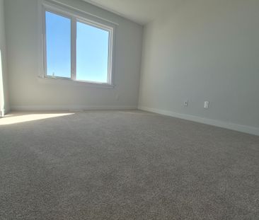 For Lease - 102 Ploughshare Road, Kanata, Ontario - Photo 2