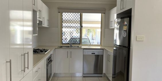 2 bedroom furnished unit ready to go! - Photo 3