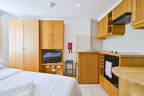 Studio to rent - Photo 1