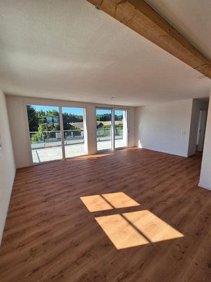 Sonnige Attikawohnung mit Weitsicht  2.5 Zimmer in Moosseedorf - Photo 1