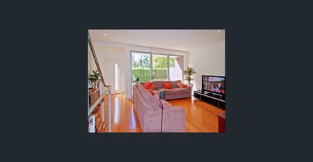 Rare townhouse in superior location - Photo 4