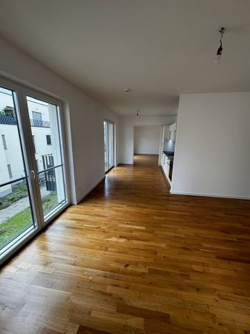 Wunderschöne, lichtdurchflutete Wohnung mit EBK & Balkon im grünen Buch - Photo 2