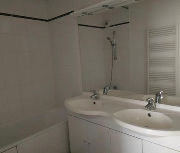 Location Appartement 2 pièces 47m² VICHY 03200 - Photo 2